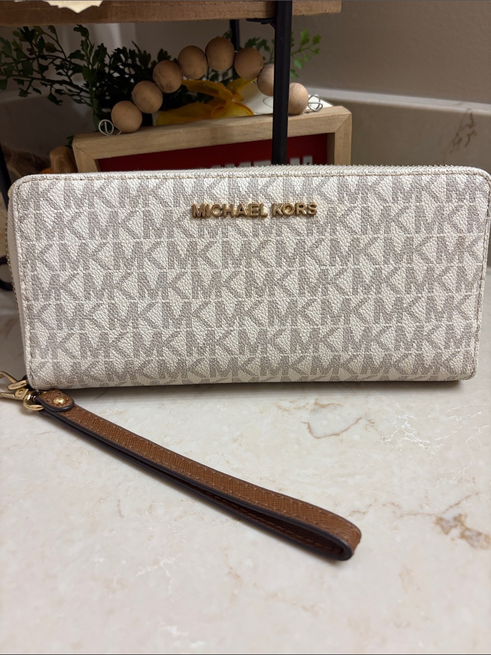 Michael Kors  jet set Logo continental wallet with wrist Strap. In vanilla